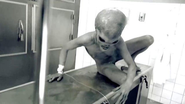 Превью Мужик трахает инопланетное существо в больнице № 39537