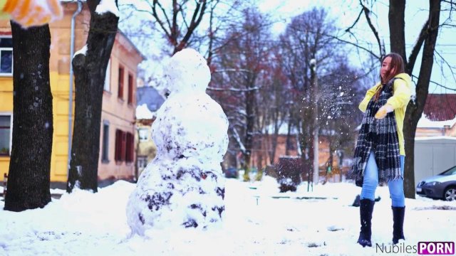 Превью Девушка со стонами прыгает на крепком члене приятеля № 42143